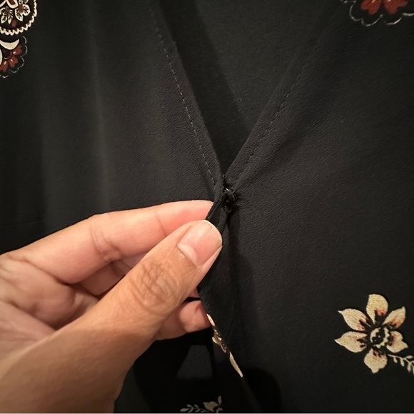 Bershka Women’s Black Floral Paisley Print Short Dress V Neckline sz L - Picture 4 of 10